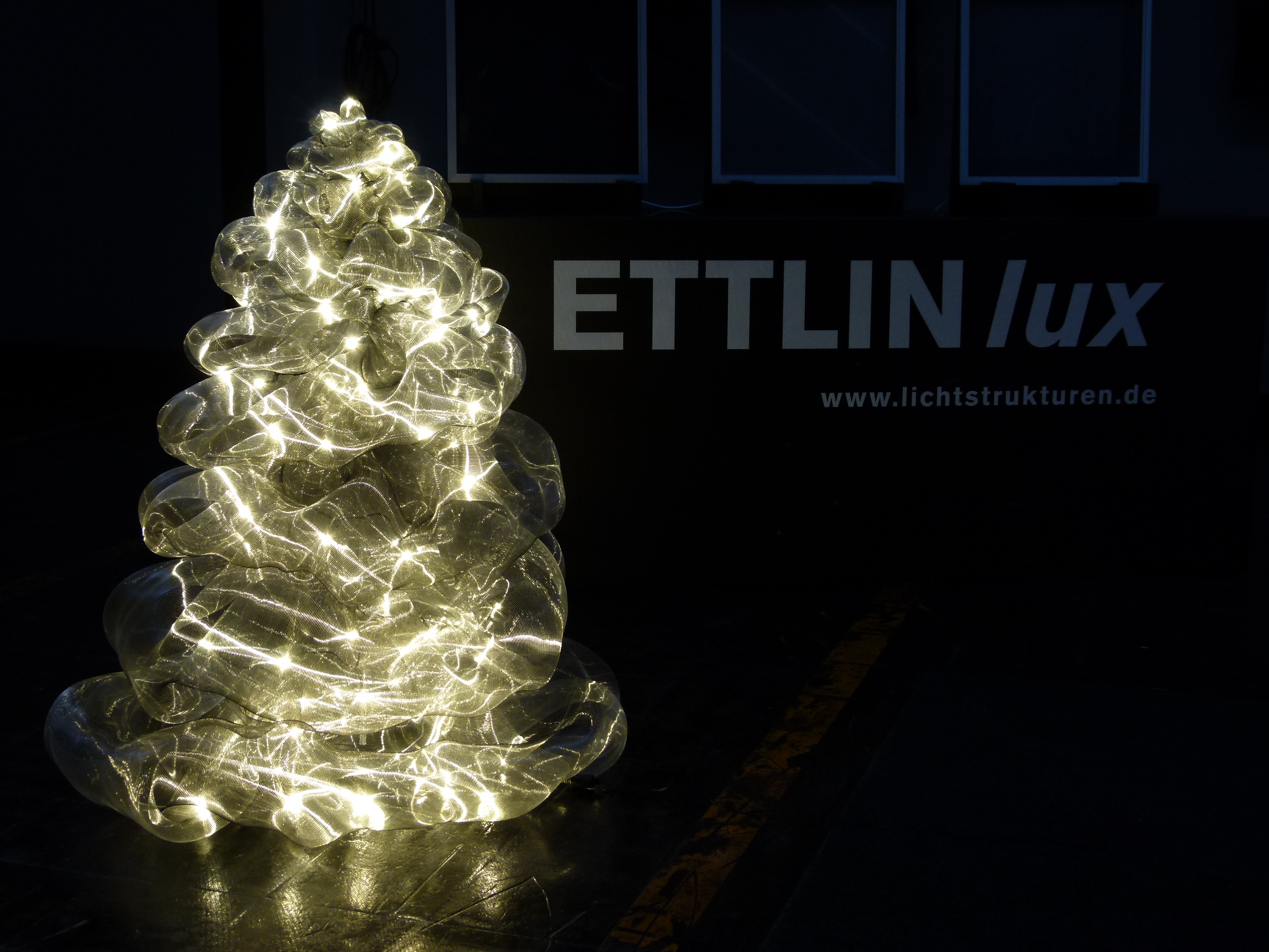 ETTLIN lux® — Textilgewebe mit integrierten Lichteffekten