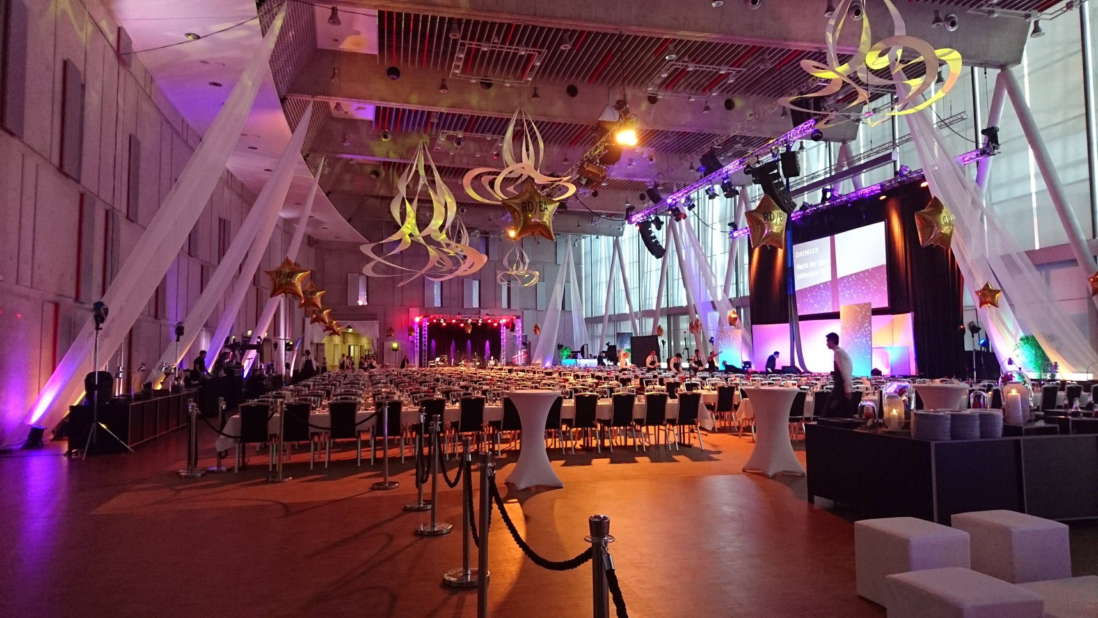 Daimler Jubilarsveranstaltungen — Fertig beleuchtetes Event